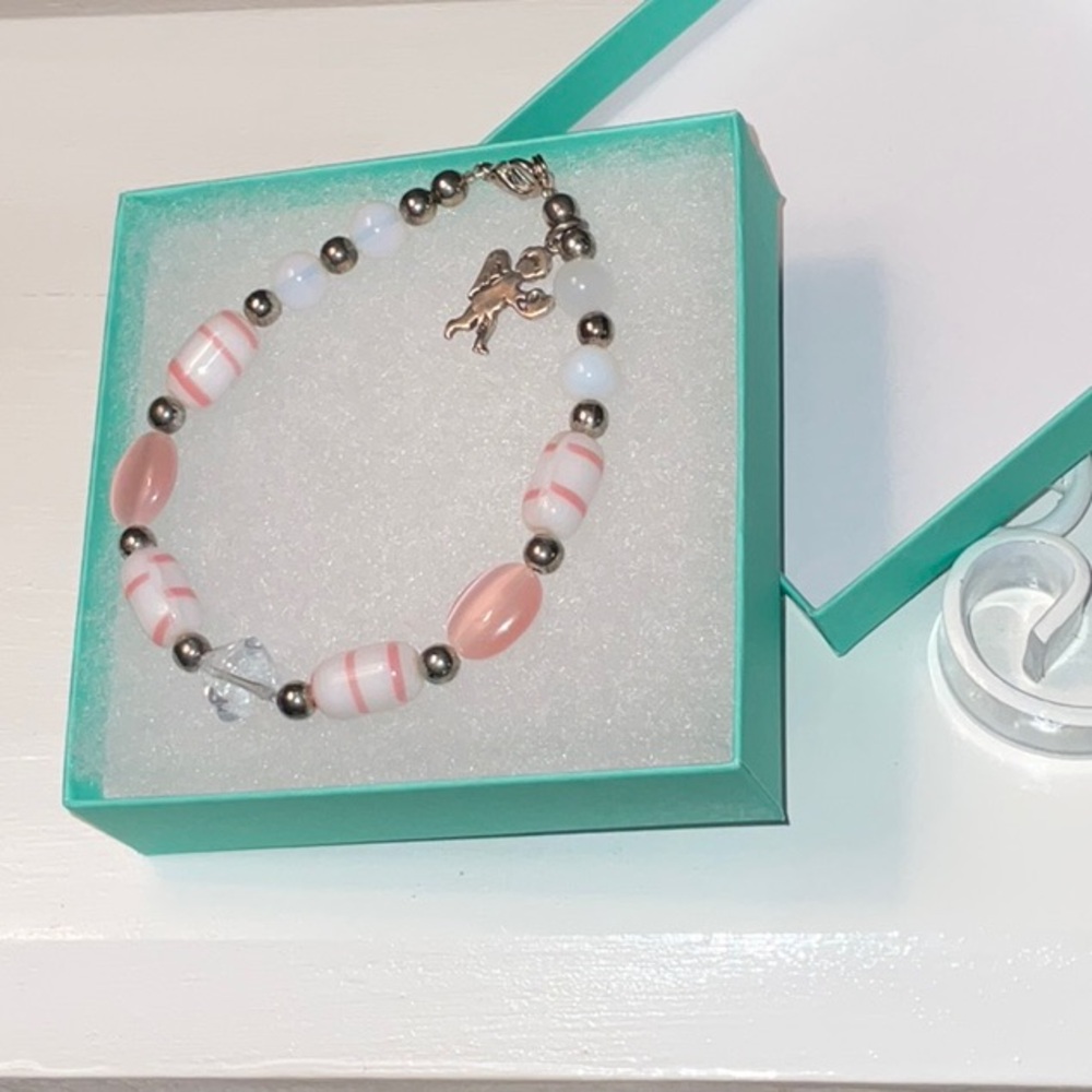 Unmarked Cupid Charm Pink Clear & White Beads With Silver-Tone Findings Bracelet
